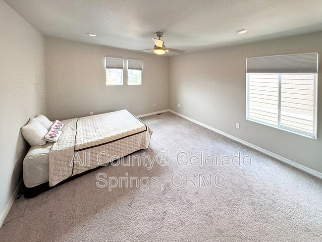 Building Photo - 5975 Mumford Dr.