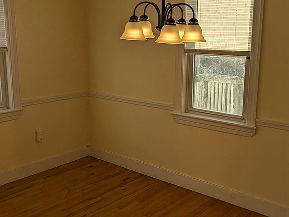 Building Photo - Comfortable home