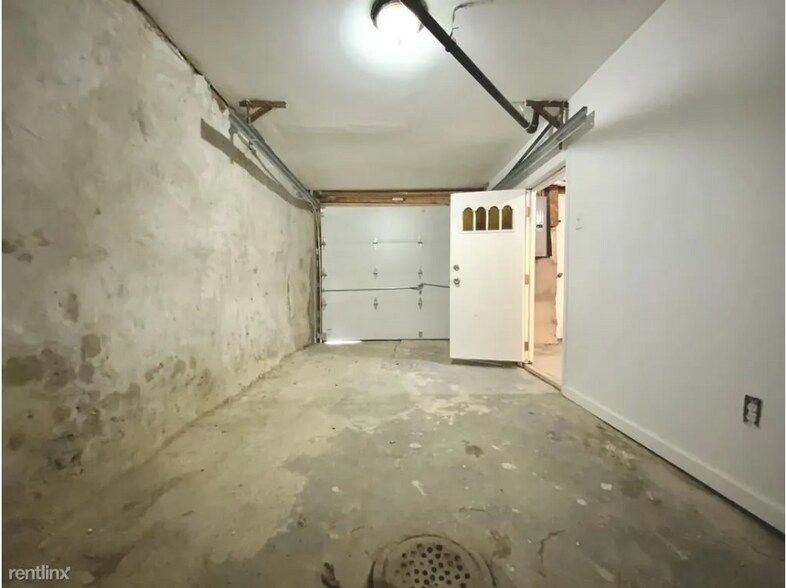 Building Photo - 1447 S 32nd St