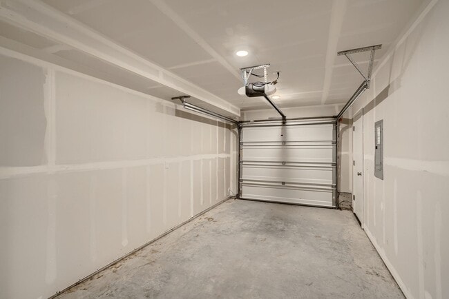 Building Photo - Immaculate Newer Construction - 3 Bed 2 Ba...