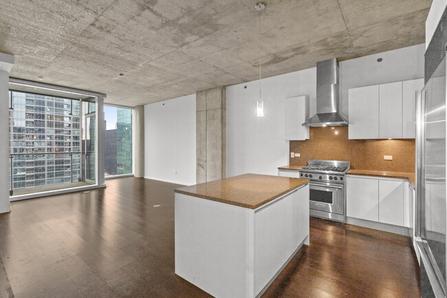 Primary Photo - Beautiful streeterville condo