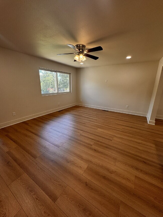 Building Photo - 14919 Dutchmans Dr