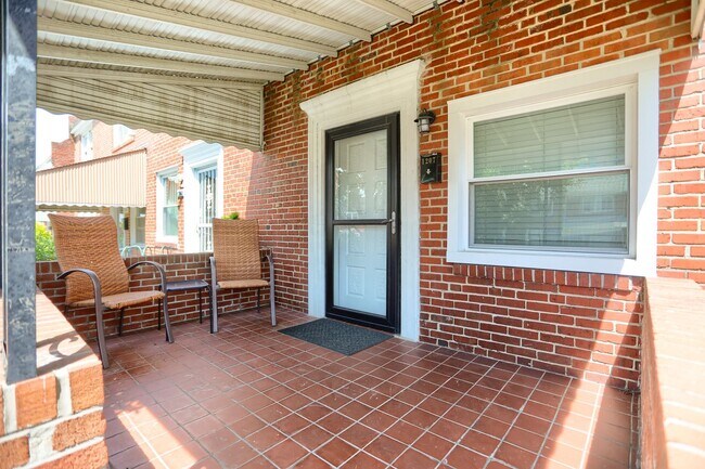 Building Photo - 1207 Anglesea St
