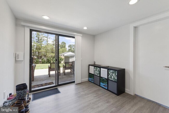 Building Photo - 8114 Drayton Ln
