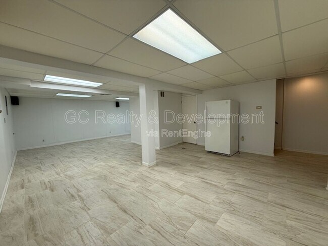 Building Photo - 885 Chelsea Ct