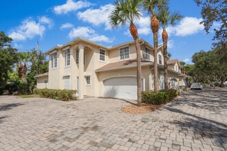Building Photo - 479 Tequesta Dr