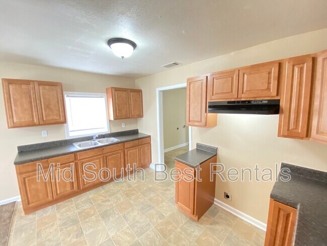 Building Photo - 1704 Cleoford Ave