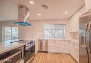 Building Photo - 1646 E Hermosa Dr