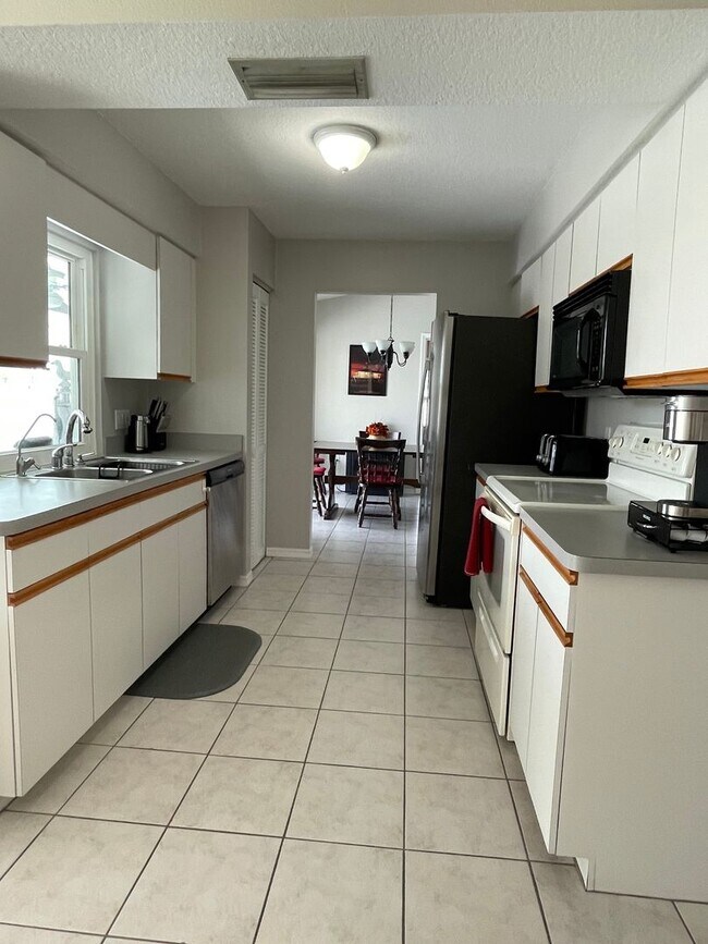Building Photo - SOUTH GULF COVE-WATERFRONT POOL HOME!
