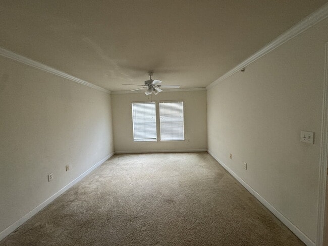 Building Photo - 217 Woodlake Wynde
