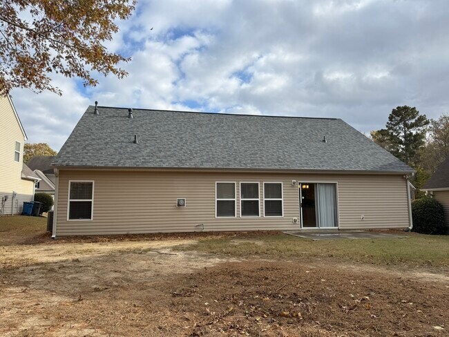 Building Photo - 2350 Walnut Tree Ct NE