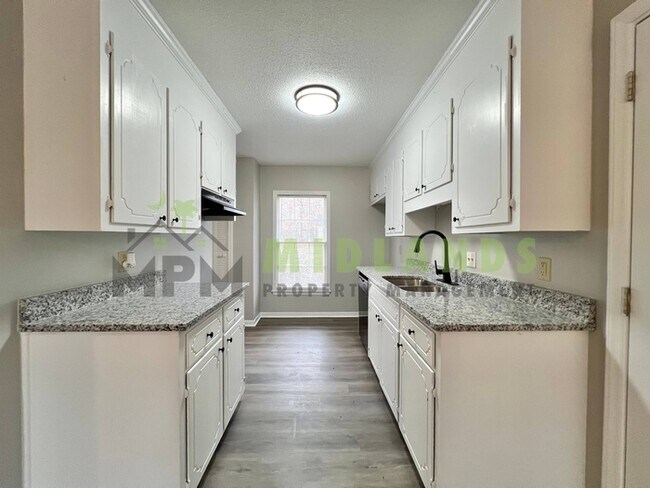 Building Photo - 237 Devonport Dr