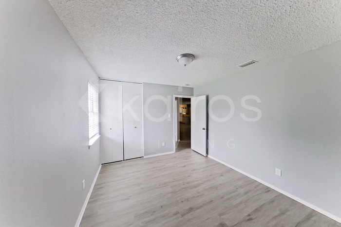 Building Photo - 12211 Knight Dr