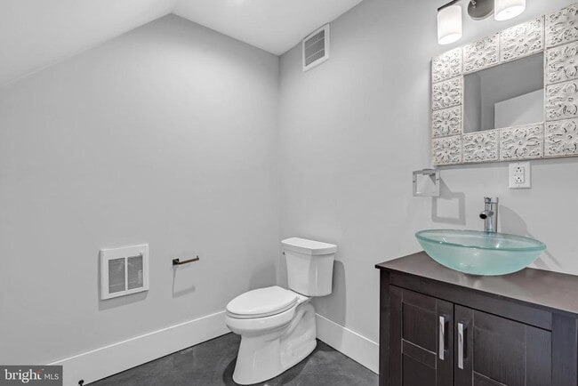 Building Photo - 10 McCready's Alley