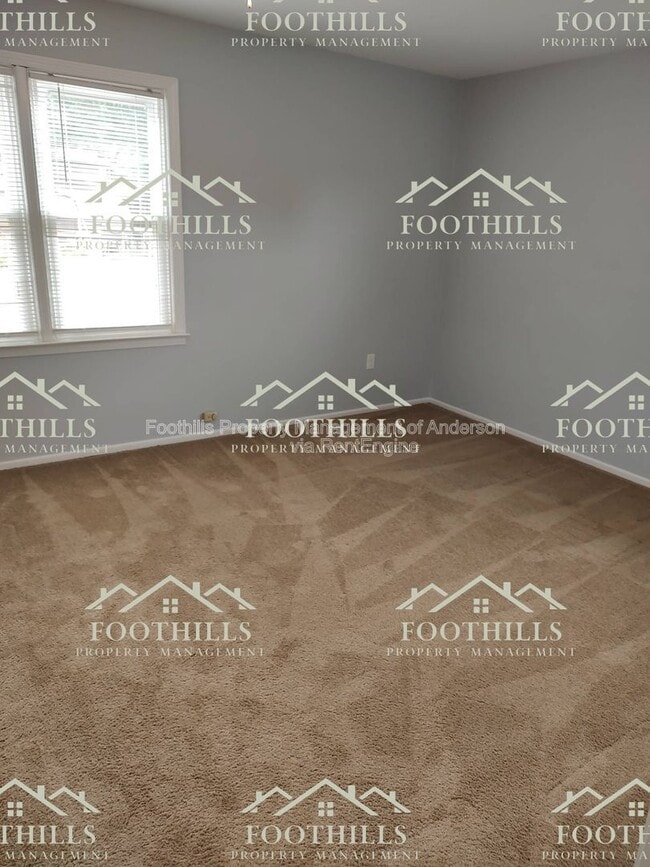 Building Photo - 213 Lake Forest Cir