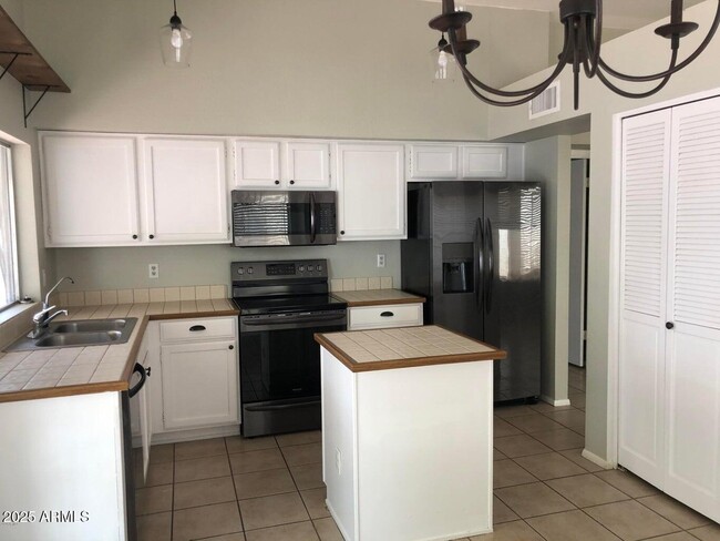 Building Photo - 9405 S 45th Pl