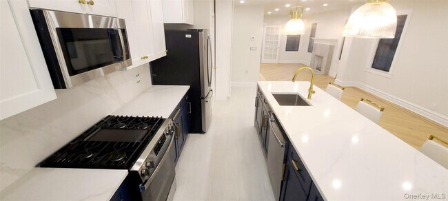 Building Photo - 88-37 62nd Dr