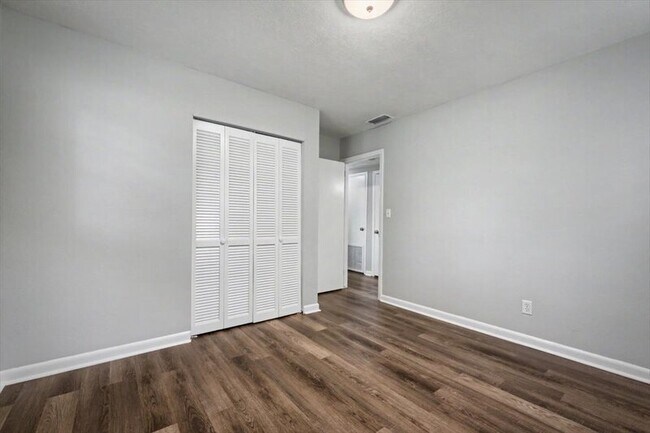 Building Photo - 7010 Arques Rd