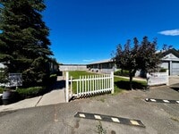 Building Photo - Move in special - HALF off first month's r...