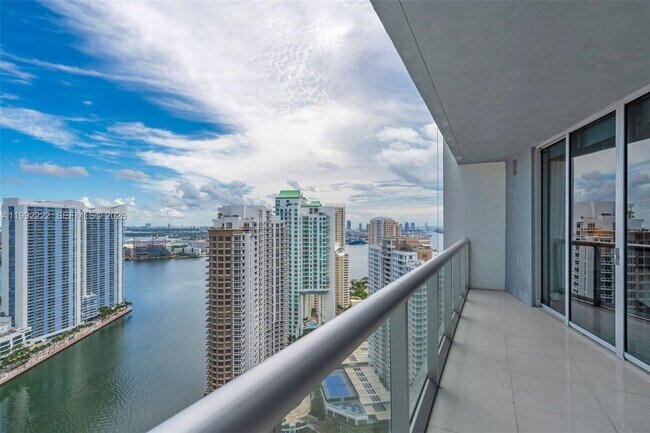 Building Photo - 495 Brickell Ave