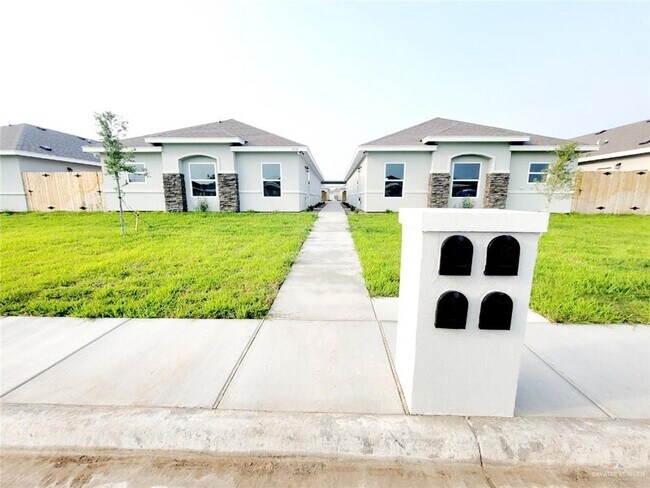 Building Photo - 21 Davenport St