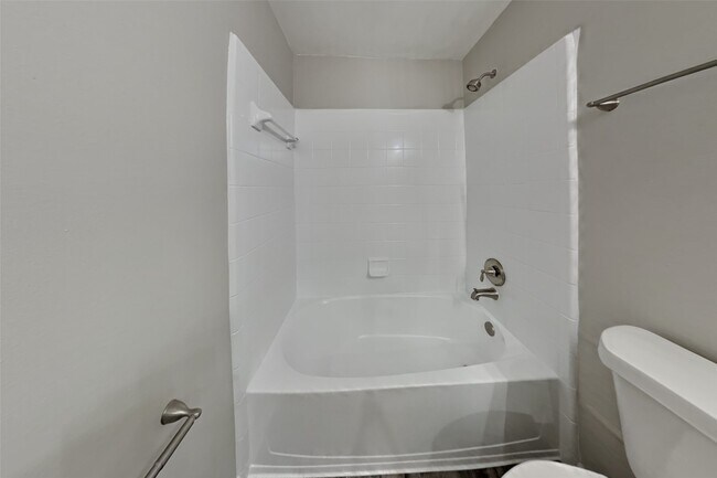 Building Photo - 15623 Ashbournne Springs Ln