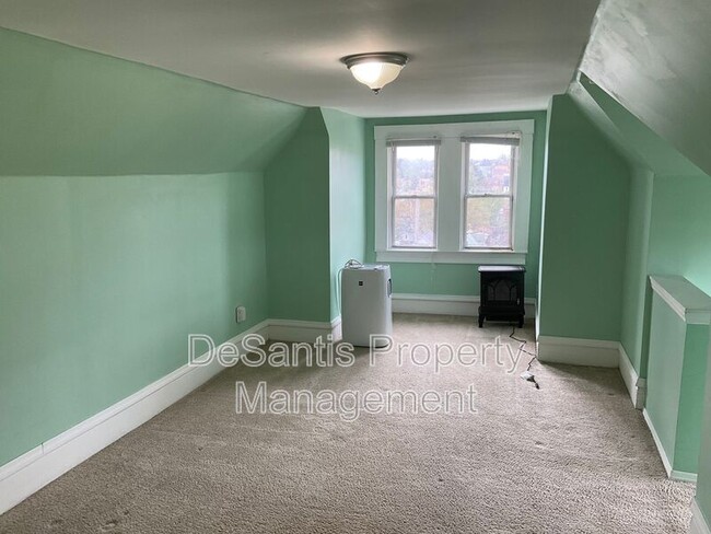 Building Photo - 1632 Steuben St