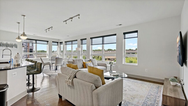 Building Photo - 7370 Montcalm Dr