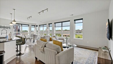 Building Photo - 7370 Montcalm Dr