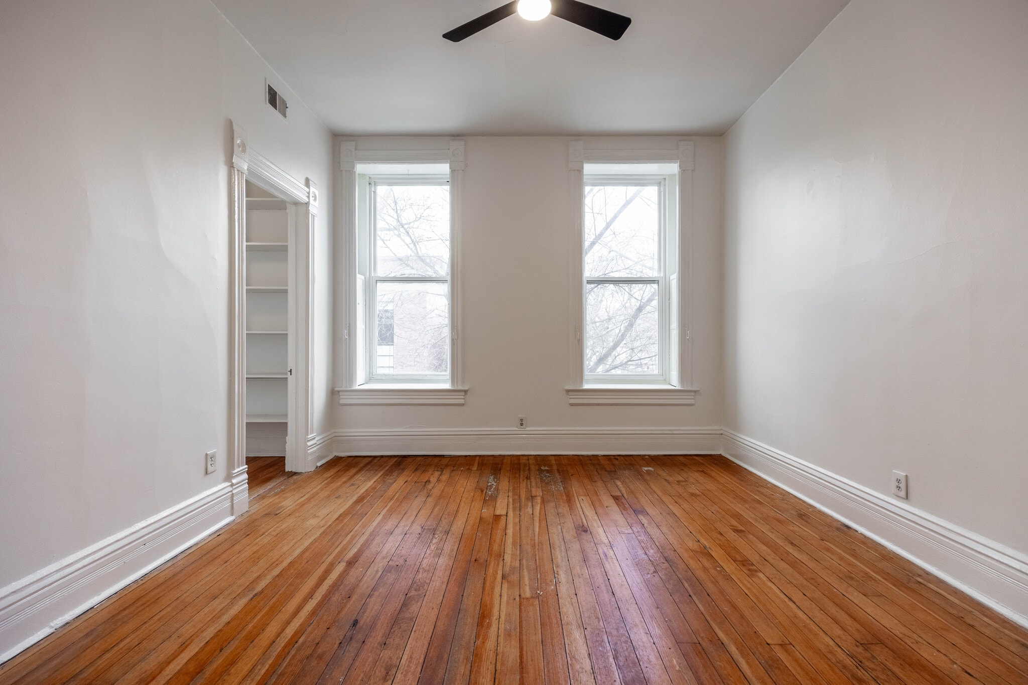 Building Photo - 2059 N Clifton Ave