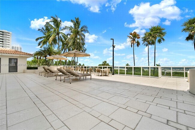 Building Photo - 5757 Collins Ave