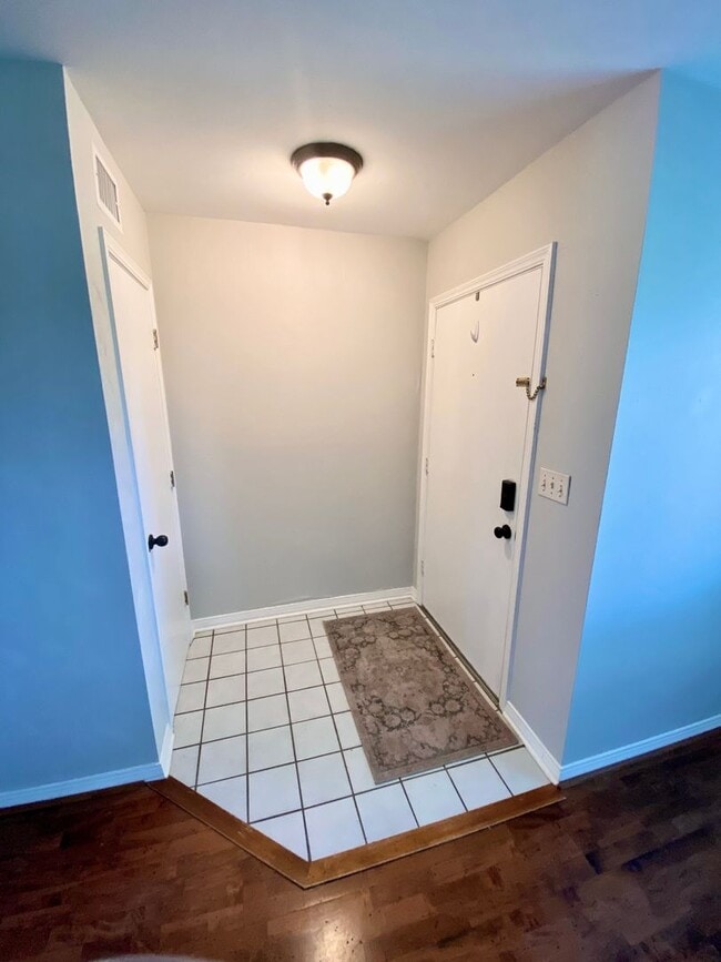 Building Photo - ** 3/1.5 RIVER OAKS CONDOMINIUM **
