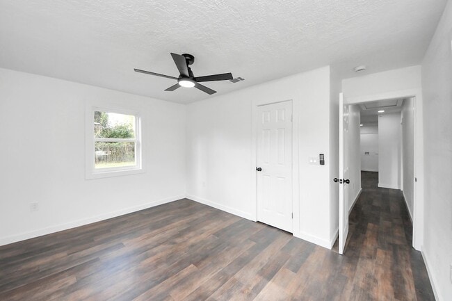 Building Photo - 5911 Easter St