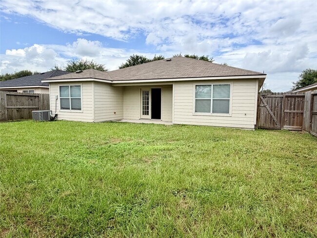 Building Photo - 29006 Trinity River Dr