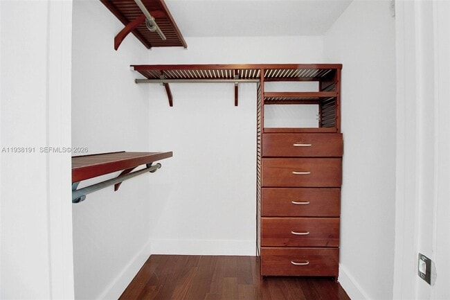 Building Photo - 495 Brickell Ave