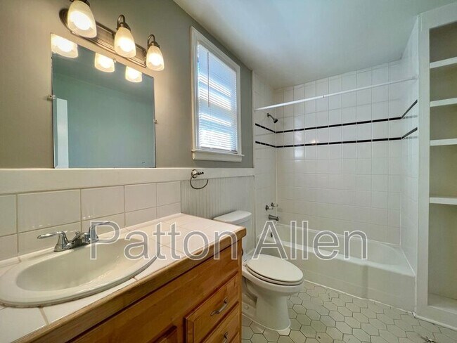 Building Photo - 5 Shady Cv Ln