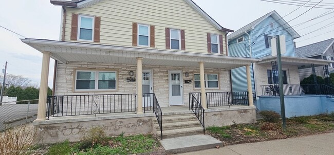 Building Photo - 304 Vine St