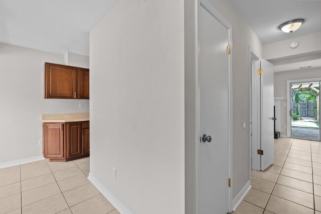 Building Photo - 5516 Amhurst Ct