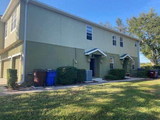 Building Photo - Rent Special-Wonderful 2/2 Townhome w/ Pond View in St. Cloud