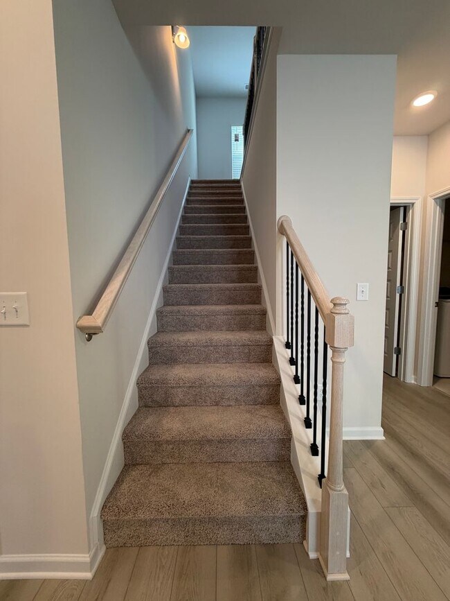 Building Photo - Brand New 4/3.5 House in West Rome- $2,195