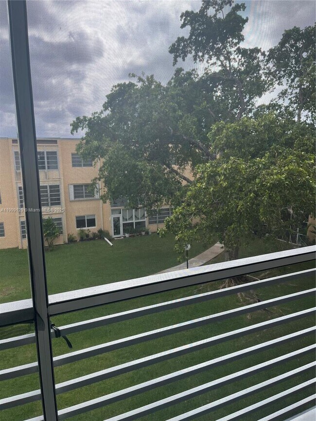 Building Photo - 100 Ashbury Rd