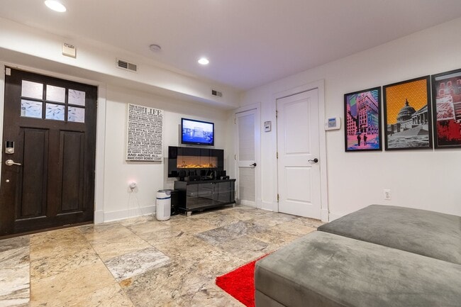 Building Photo - Trendy One Bedroom in Trinidad!