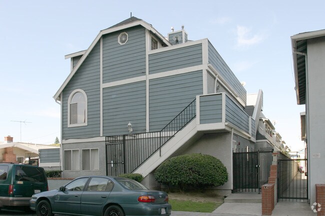 Building Photo - 533 E 11th Street