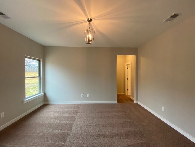 Building Photo - 65 Red Oak Ct