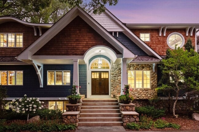 Building Photo - Minnetonka Lakeshore