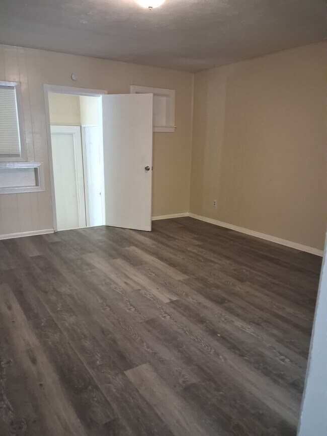 Building Photo - 3511 Sykes Park Dr