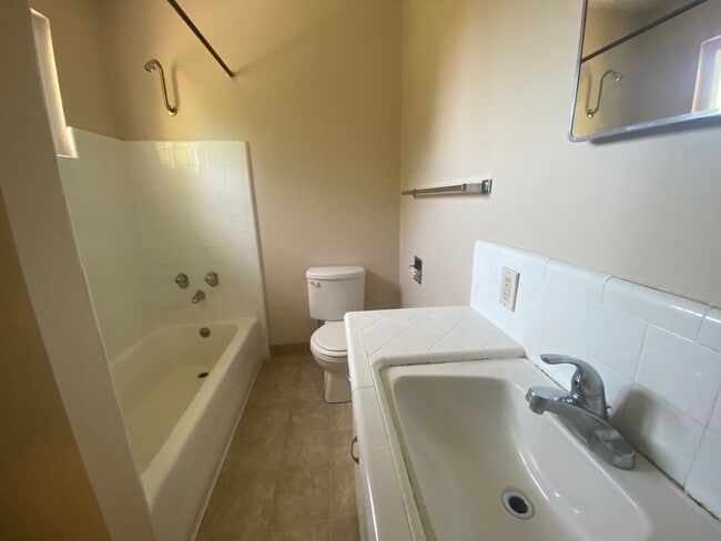 Building Photo - 4539 V St