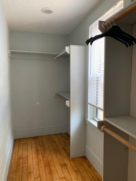 Building Photo - 11 Willet St