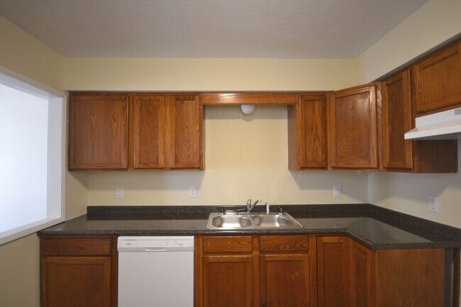 Building Photo - Lockwood Duplex