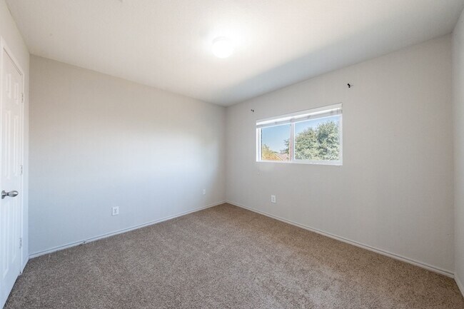 Building Photo - 520 Lewis Canyon Ln